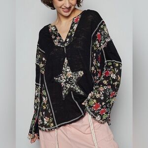 POL BLACK FLORAL PEARL STAR TOP